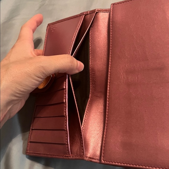 Gucci Red Leather Heart Clasp Wallet - Picture 12 of 13